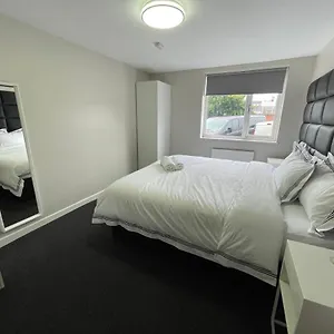 Aparthotel Mays - 102 Mill Street, Free Parking, 2 Minute Walk To Baltic Market And Centre - Sleep 1-10 Guests